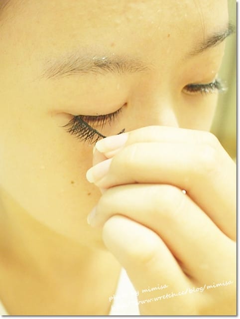 [睫毛] 9款假睫毛膠大評比。好的假睫毛膠讓你整天都輕鬆