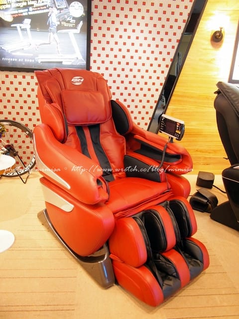 [居家] BH MB1500極緻3D按摩椅。感覺就像溫昇豪再幫我按摩(羞)