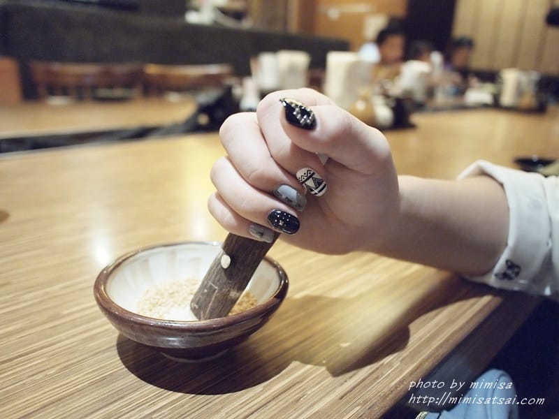 [光療] 幾合圖騰 x 鉚釘風光療指甲。新竹粉粉美甲工作室