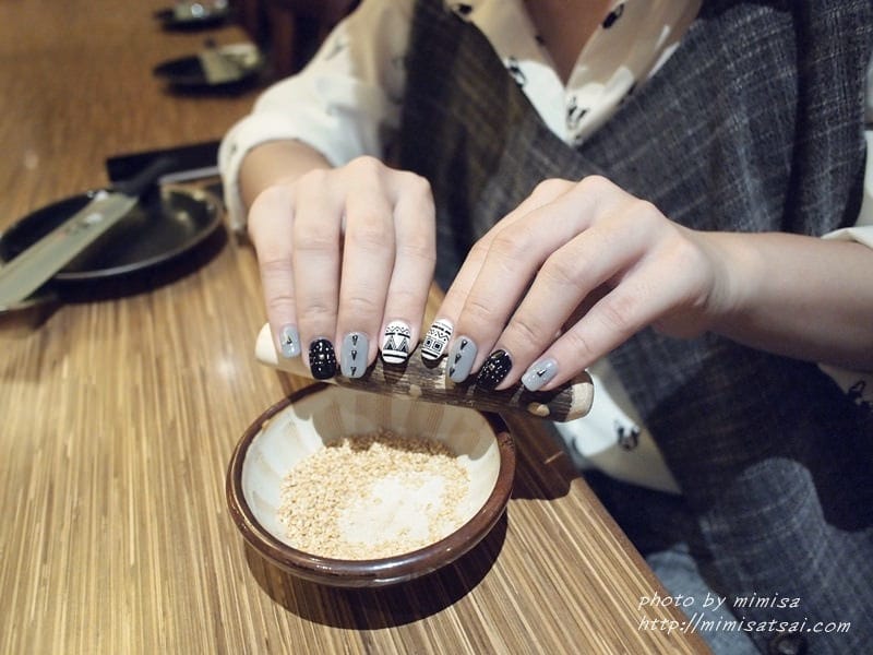 [光療] 幾合圖騰 x 鉚釘風光療指甲。新竹粉粉美甲工作室