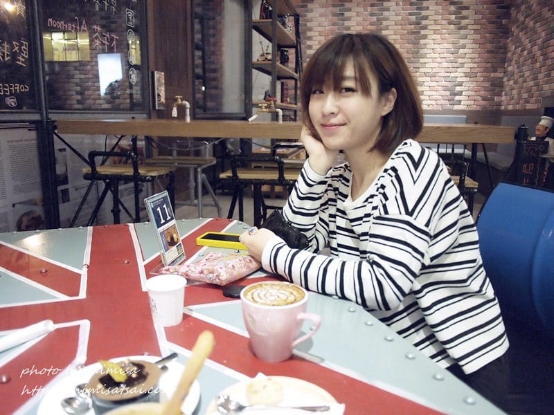 [分享] FE’CHA 露肩傘狀毛衣、短版襯衫、條紋T-shirt