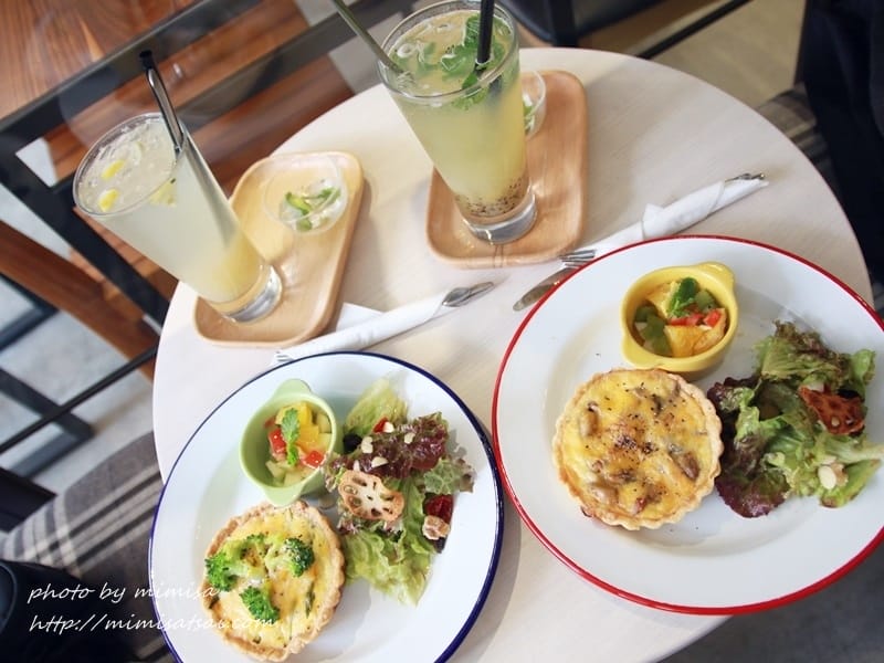 [鞋子] 終於等到韓國很火紅的SBENU黑天鵝款。我也和再臨歐爸穿情侶鞋了