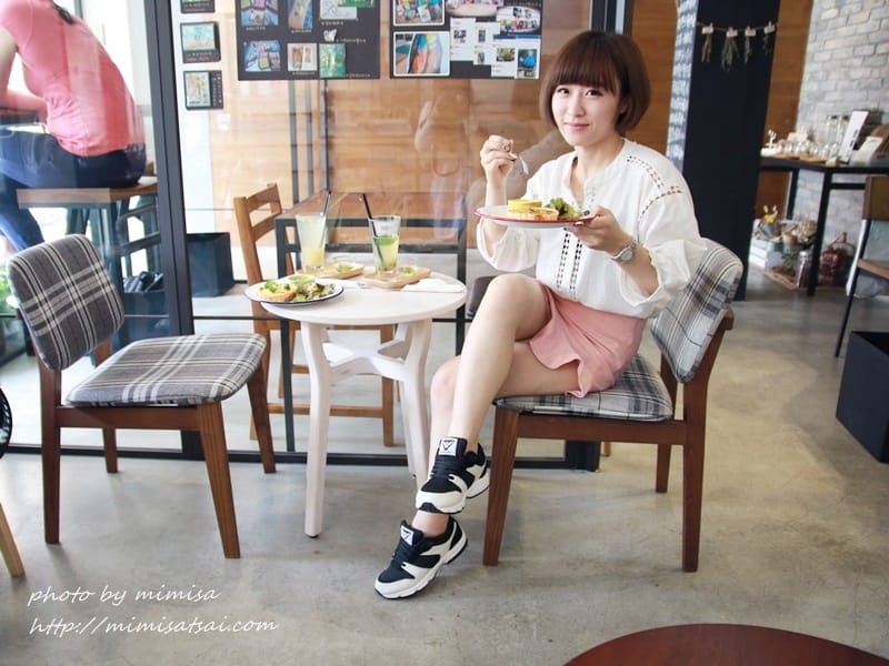 [鞋子] 終於等到韓國很火紅的SBENU黑天鵝款。我也和再臨歐爸穿情侶鞋了