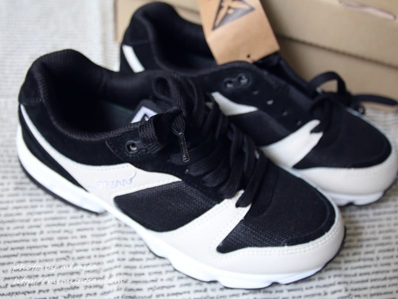 [鞋子] 終於等到韓國很火紅的SBENU黑天鵝款。我也和再臨歐爸穿情侶鞋了