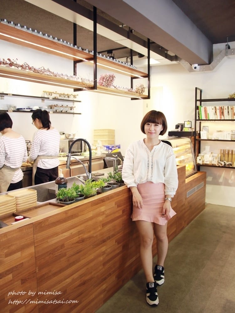 [鞋子] 終於等到韓國很火紅的SBENU黑天鵝款。我也和再臨歐爸穿情侶鞋了