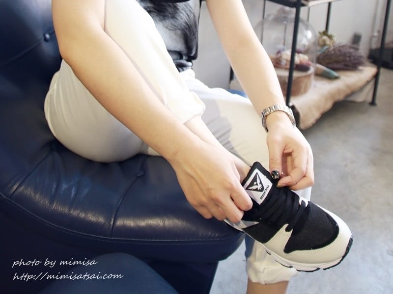 [鞋子] 終於等到韓國很火紅的SBENU黑天鵝款。我也和再臨歐爸穿情侶鞋了