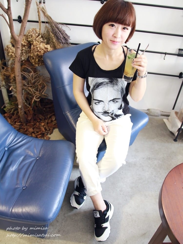 [鞋子] 終於等到韓國很火紅的SBENU黑天鵝款。我也和再臨歐爸穿情侶鞋了