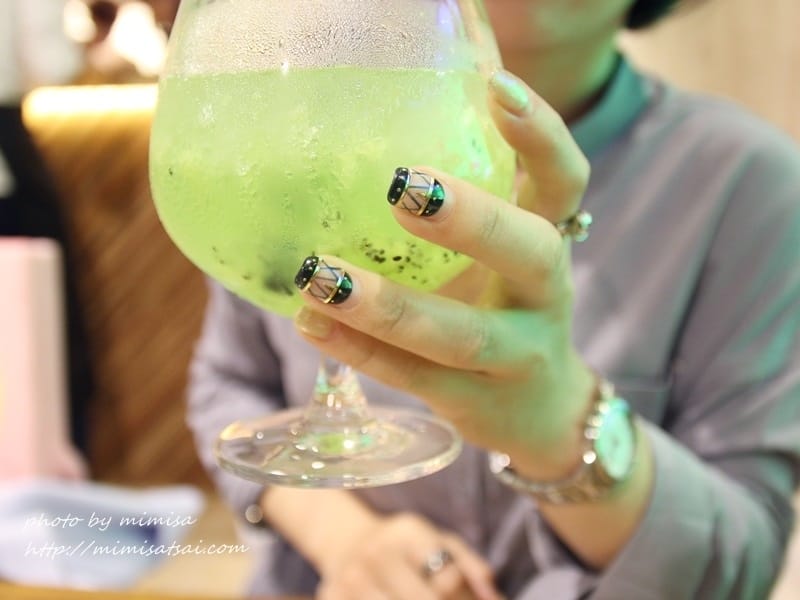 [光療] 維持度超高的金屬簍空小搖滾風光療指甲。新竹粉粉美甲工作室