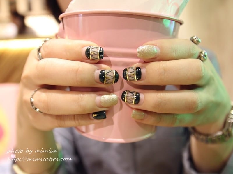 [光療] 維持度超高的金屬簍空小搖滾風光療指甲。新竹粉粉美甲工作室