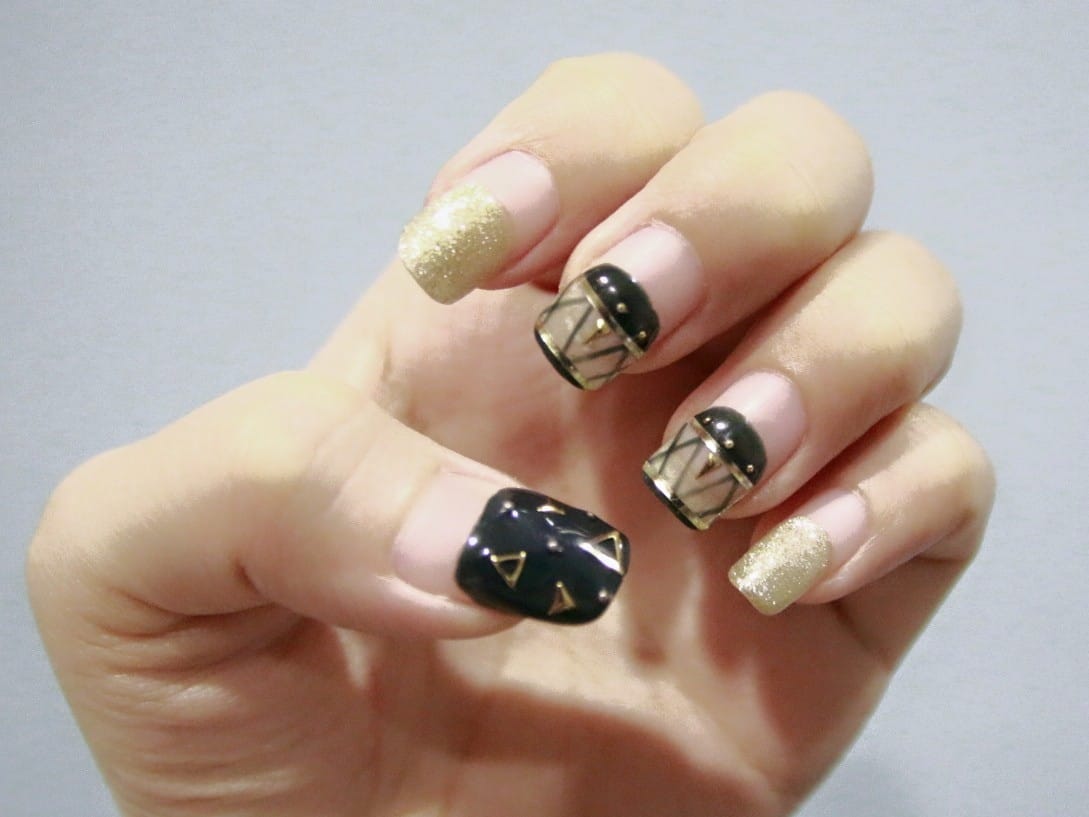 [光療] 維持度超高的金屬簍空小搖滾風光療指甲。新竹粉粉美甲工作室