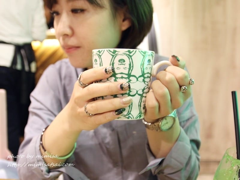 [光療] 維持度超高的金屬簍空小搖滾風光療指甲。新竹粉粉美甲工作室