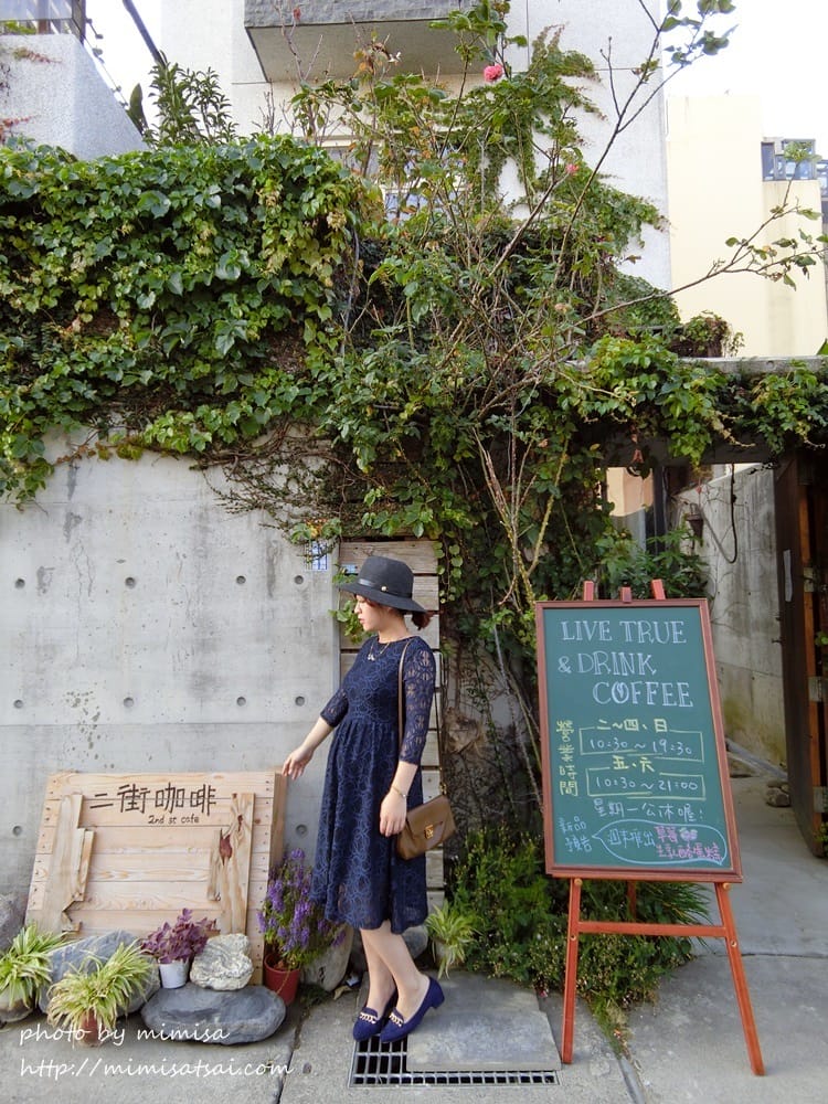 [分享] Cherrykoko 藍色蕾絲洋裝。來去慶祝歡樂的12月