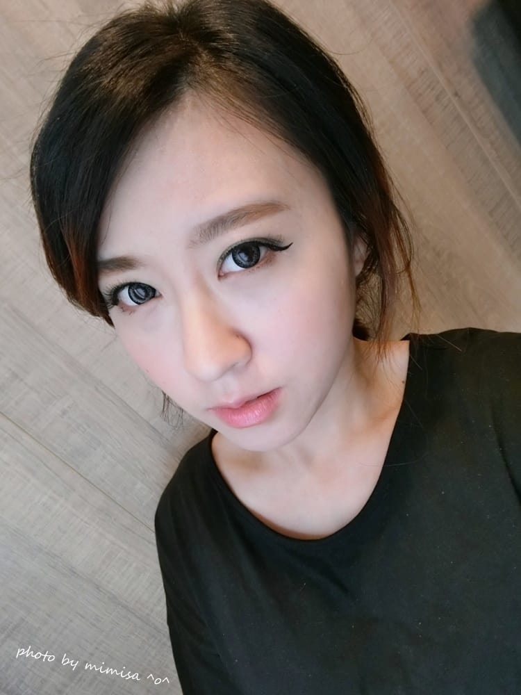 [化妝品] SEATREE 定妝蜜粉、三色眼影及兩用護唇膏。打造輕煙燻妝感