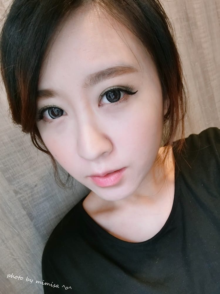 [化妝品] SEATREE 定妝蜜粉、三色眼影及兩用護唇膏。打造輕煙燻妝感