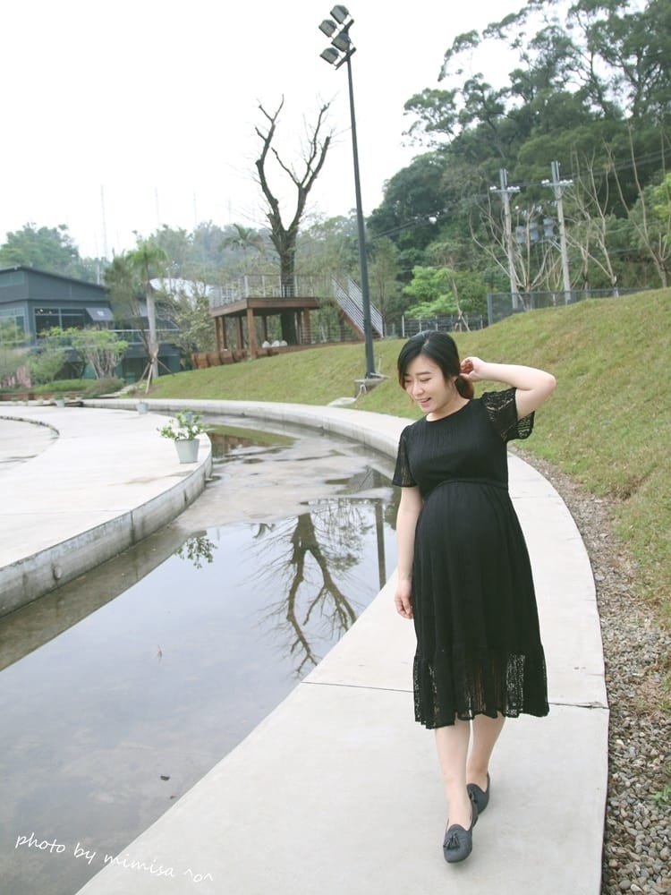 [分享] GU條紋休閒洋裝 & LOVFEE蕾絲雕花洋裝。孕媽咪最後的穿搭分享