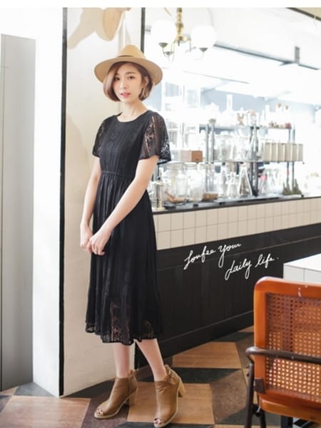 [分享] GU條紋休閒洋裝 & LOVFEE蕾絲雕花洋裝。孕媽咪最後的穿搭分享