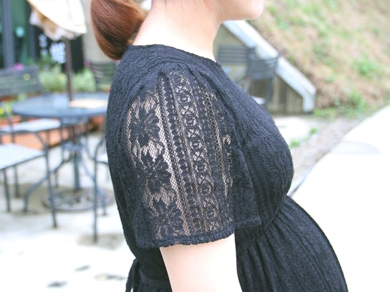 [分享] GU條紋休閒洋裝 & LOVFEE蕾絲雕花洋裝。孕媽咪最後的穿搭分享