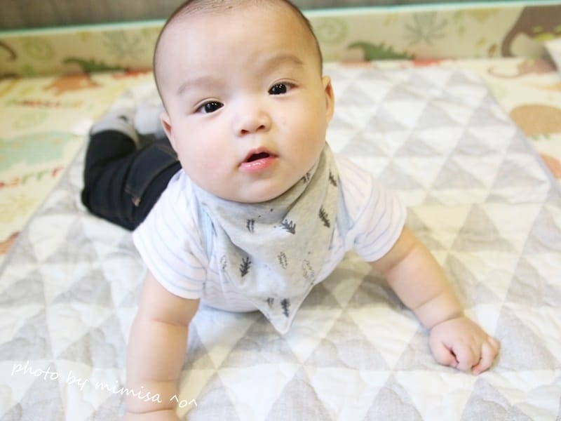 [BABY] 骨子裡的流氓魂在5個月時出現啦!!!一定要為你特別紀錄這個月~