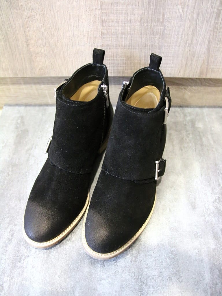 [鞋子] Michael Kors麂皮扣環短靴。SHOPBOP