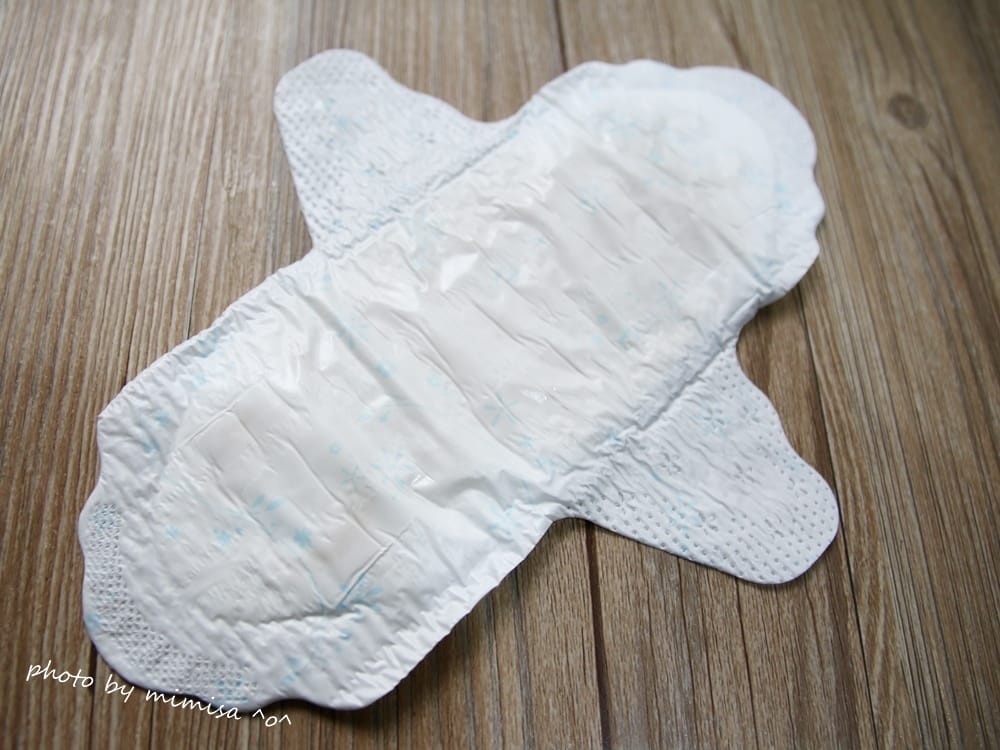 日本@cosme第一名elis愛麗思清爽零感日用、夜用衛生棉。讓我愉快的陪伴每月一次的好朋友