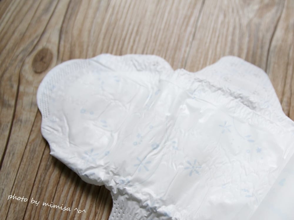 日本@cosme第一名elis愛麗思清爽零感日用、夜用衛生棉。讓我愉快的陪伴每月一次的好朋友