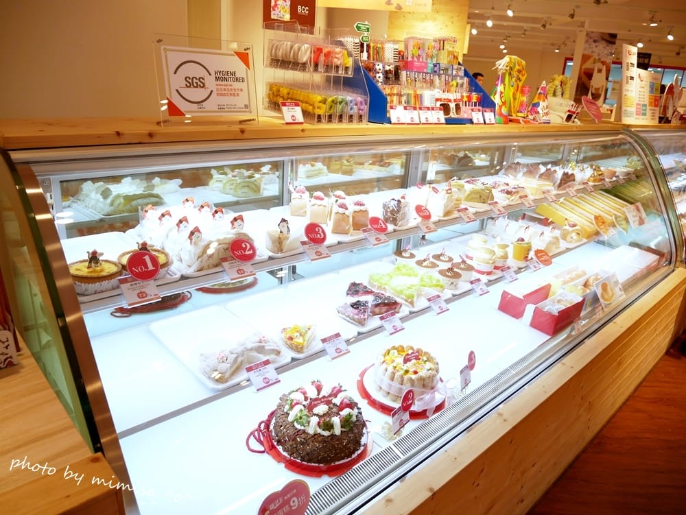 [下午茶] 亞尼克台南安平店。萬聖節就來去亞尼克挑選甜點吧!!!