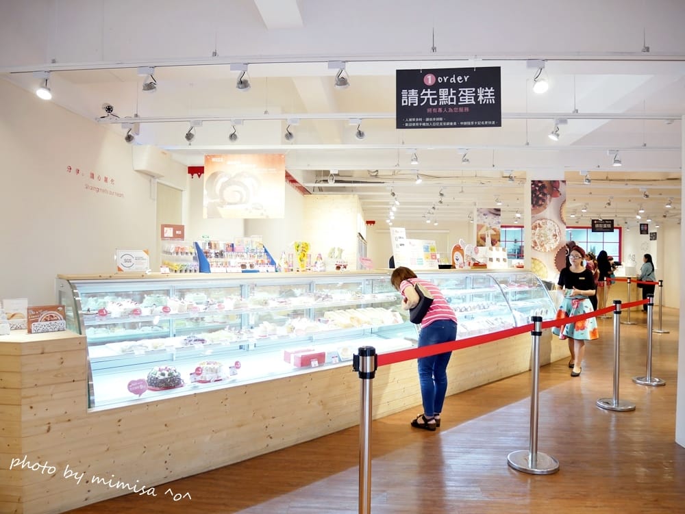 [下午茶] 亞尼克台南安平店。萬聖節就來去亞尼克挑選甜點吧!!!