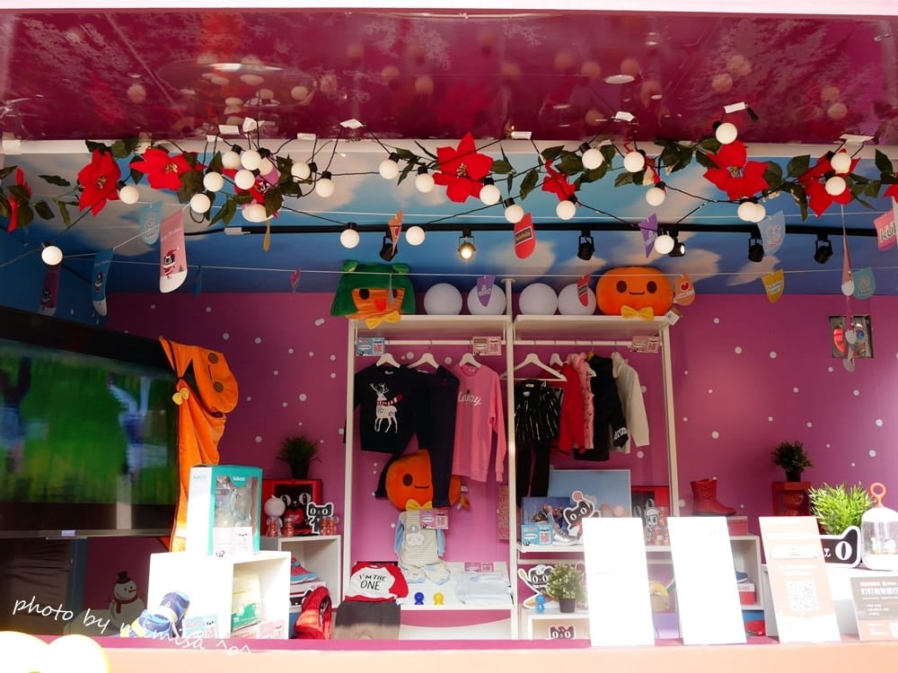 來去新北耶誕城找淘寶天貓貨櫃屋互動拿好禮囉!!!!