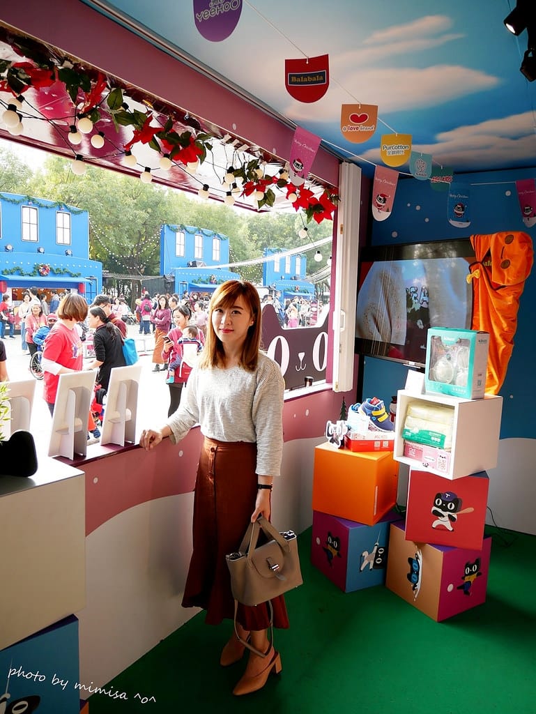 來去新北耶誕城找淘寶天貓貨櫃屋互動拿好禮囉!!!!