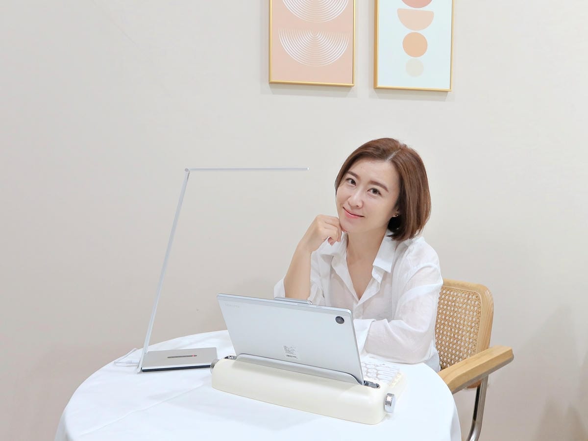 GNH Design House OLED護眼檯燈 (3).jpg GNH Design House OLED護眼檯燈 (3).jpg