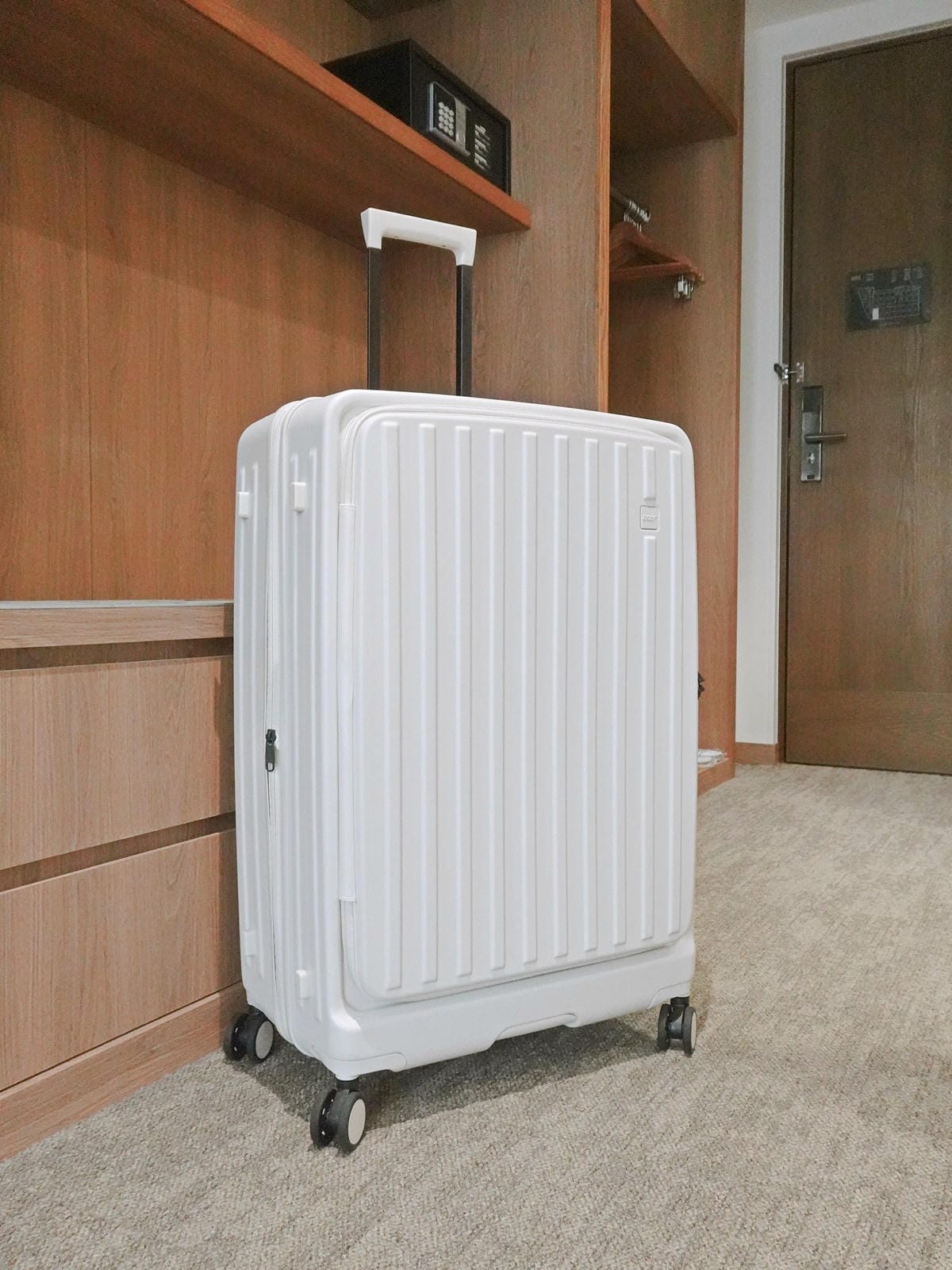 Acer 巴塞隆納前開式行李箱 (18).jpg