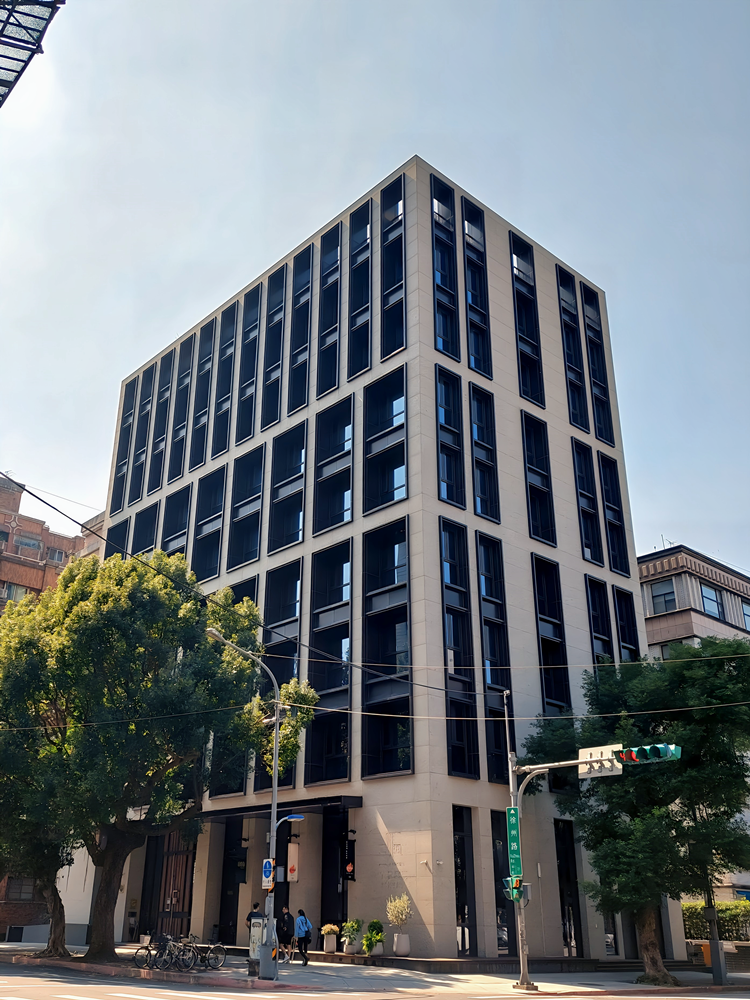 台北梧邸酒店。位於充滿綠意與文化氣息街道上的環保綠建築飯店。